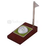 Reloj de escritorio con pluma y base de madera