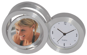 RELOJ EN ALUMINIO CON 
PORTARRETRATO GIRATORIO
 | Articulos Promocionales