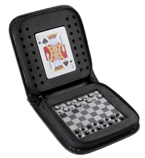 JUEGO DE AJEDREZ MAGNÉTICO CON NAIPES EN ESTUCHE DE CURPIEL CON TABLERO DESMONTABLE | Articulos Promocionales